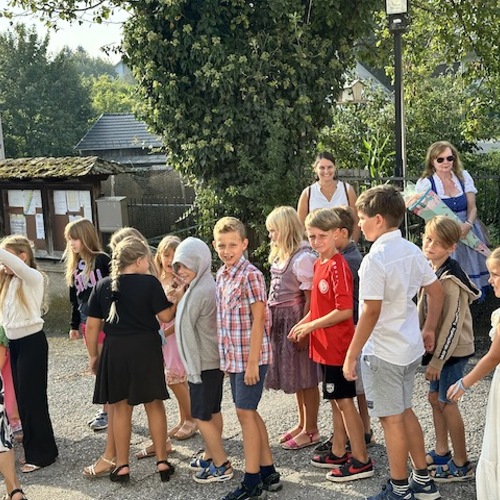 Danach Aufstellung zur Begrüßung der Kinder